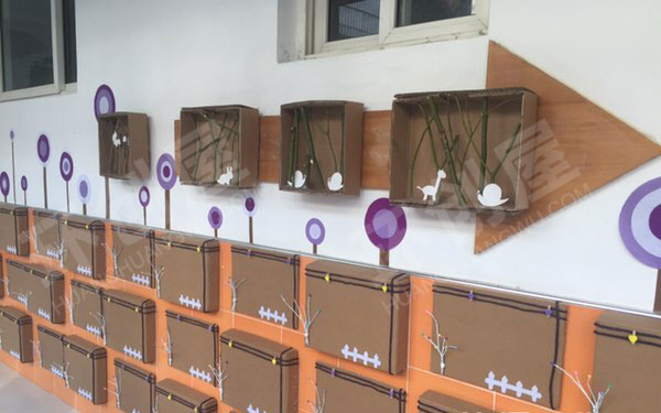 幼儿园作品展示墙纸盒树枝图片