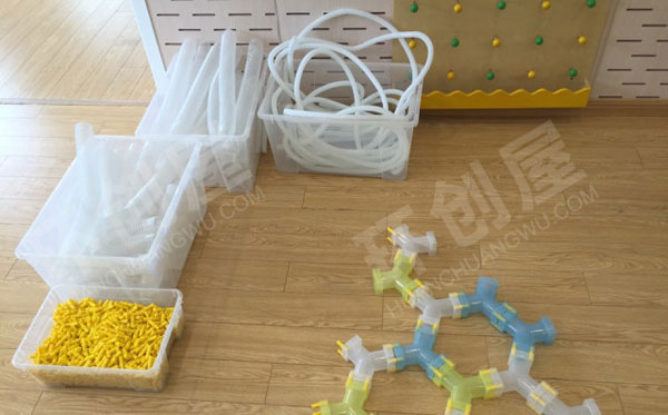 幼儿园建构区管子迷宫图片