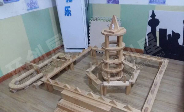 幼儿园建构区积木搭建图片