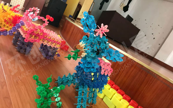 幼儿园建构区小花片大创意图片