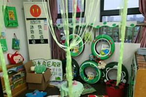 幼儿园阅读区废物利用物色图片2张