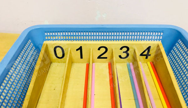 幼儿园环创益智区自制玩具图片