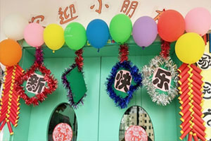 幼儿园新年喜庆大门环创图片7张