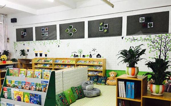 幼儿园温馨图书室图片