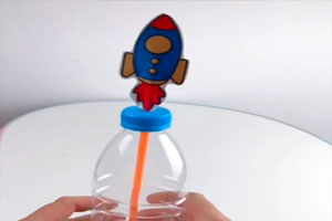 幼儿园科学区火箭发射图片4张