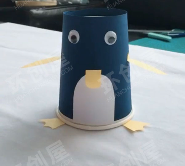 幼儿园表演区纸杯变小企鹅图片