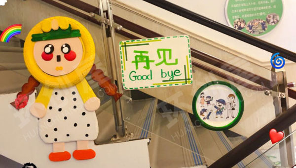 幼儿园废物利用走廊作品展图片