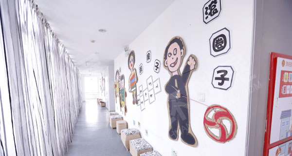 幼儿园走廊墙面设计民间游戏图片