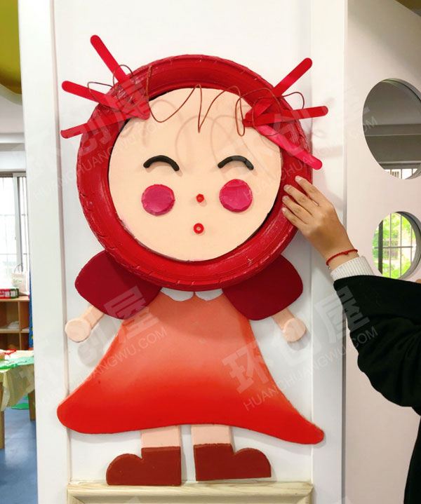 幼儿园废物利用走廊作品展图片