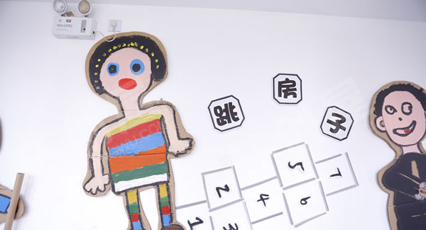 幼儿园走廊墙面设计民间游戏图片