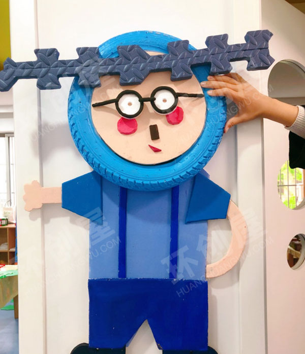 幼儿园废物利用走廊作品展图片