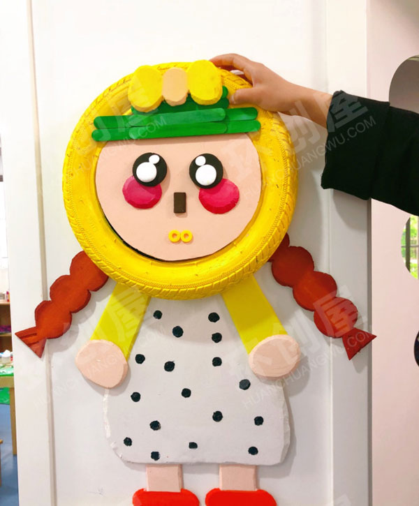 幼儿园废物利用走廊作品展图片