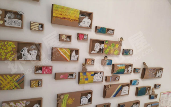 幼儿园硬纸板创意画墙面作品展示图片