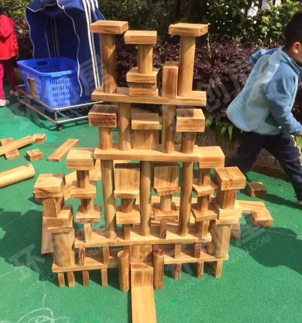 幼儿园建构区环创户外建构图片