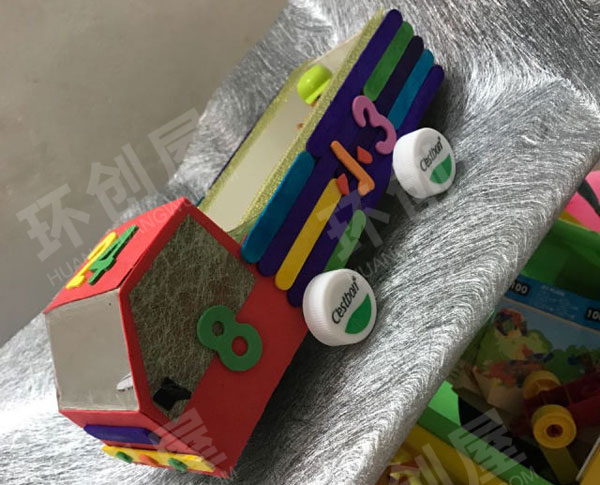 幼儿园建构区环创搭建小汽车图片