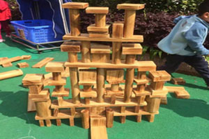 幼儿园建构区环创户外建构图片4张
