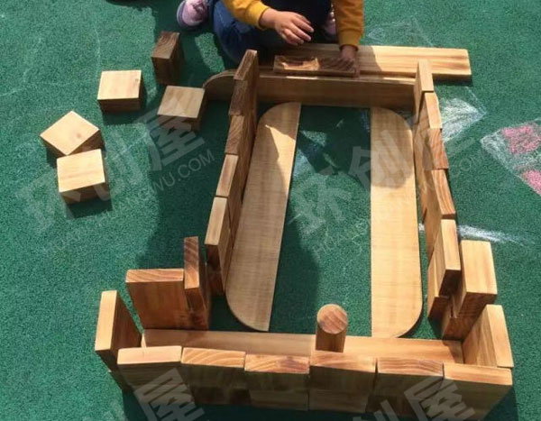 幼儿园建构区环创户外建构图片