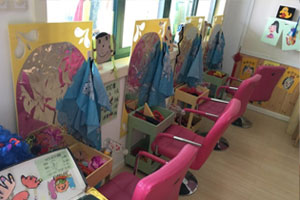 幼儿园理发店洗头造型区图片2张