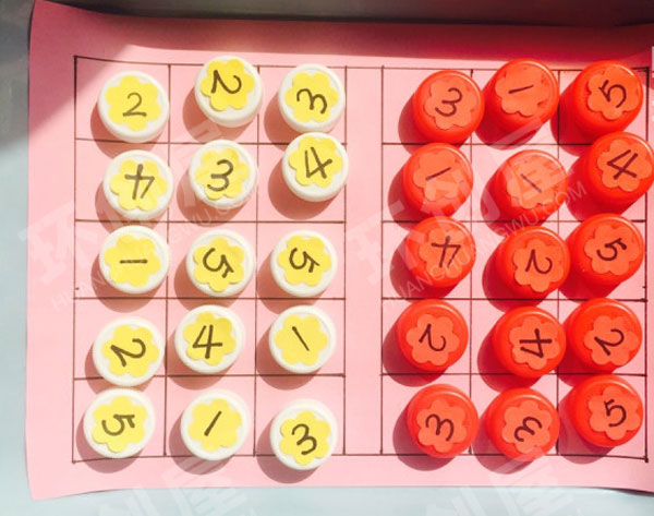 幼儿园益智区翻翻棋图片