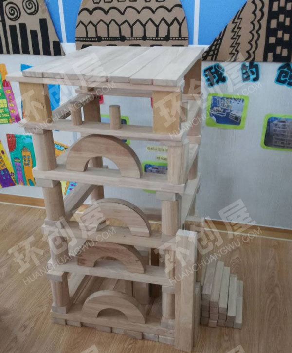 幼儿园建构区原木积木图片