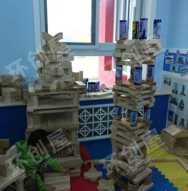 幼儿园建构区原木积木图片