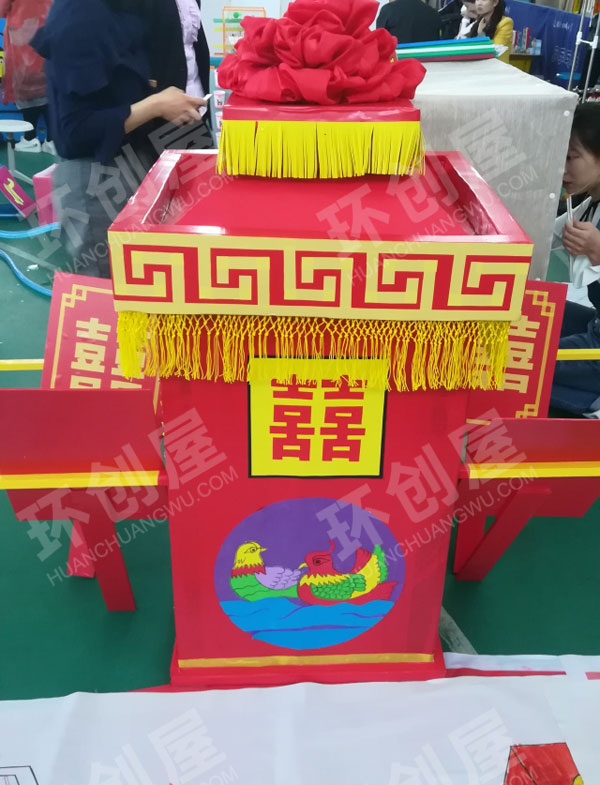 幼儿园表演区自制花轿图片