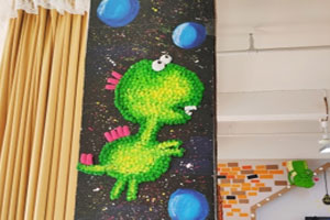 幼儿园蠢萌的恐龙风墙面布置图片7张