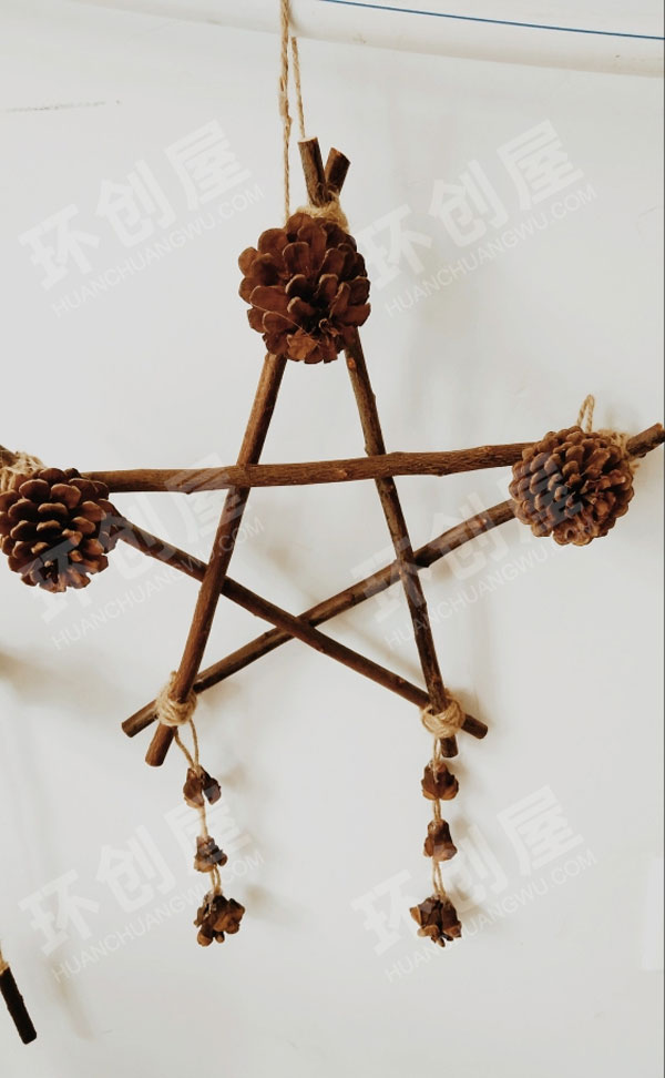 幼儿园树枝松塔挂吊饰图片