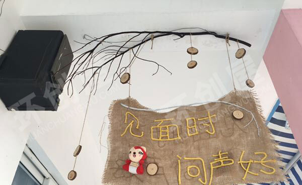 幼儿园走廊枯枝礼仪吊饰图片