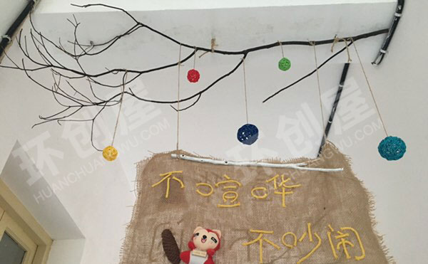 幼儿园走廊枯枝礼仪吊饰图片