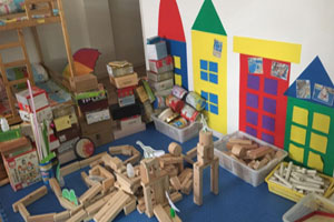 幼儿园建构区各种材料环创图片8张