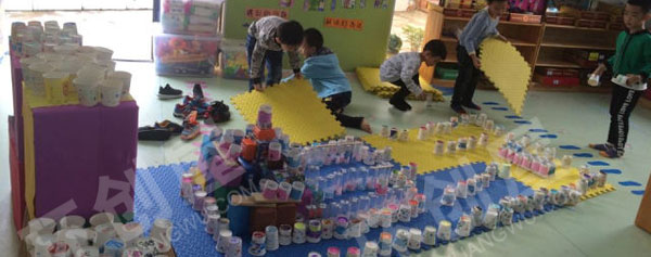 幼儿园建构区废物利用纸杯搭建图片