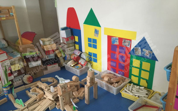 幼儿园建构区各种材料环创图片