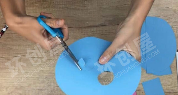 幼儿园美工区会动鼻子的大象面具图片