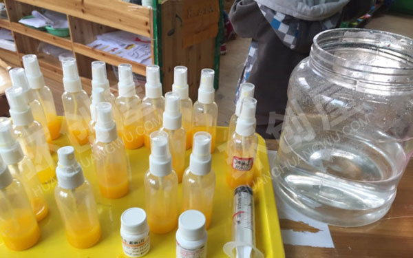 幼儿园科学区自制夏季防蚊水图片