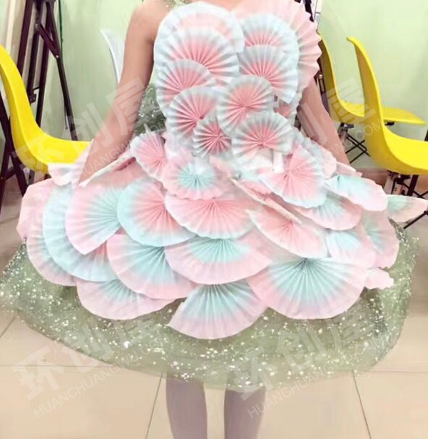 幼儿园角色游戏服装店环保时装图片