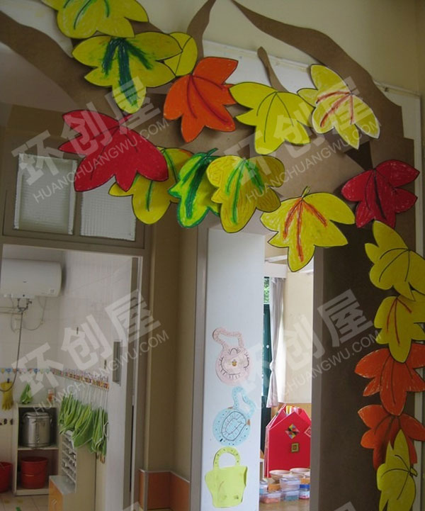 幼儿园美丽的树叶门装饰图片