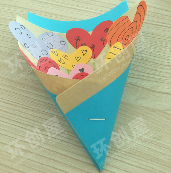 幼儿园美工区手工礼物爱心花束图片