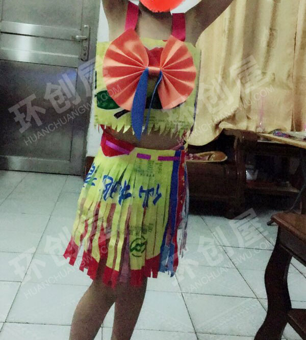 幼儿园角色区废品制作衣服皇冠图片