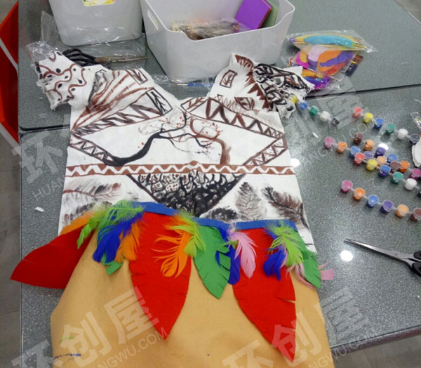 幼儿园角色区制作印第安人衣服图片