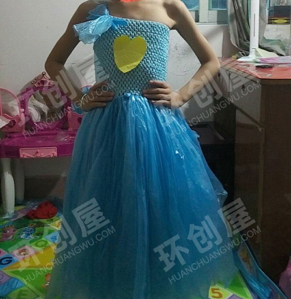 幼儿园角色区废品制作衣服皇冠图片