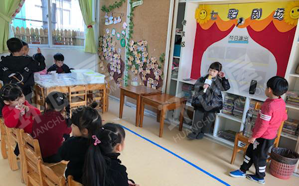 幼儿园表演区七彩剧场图片
