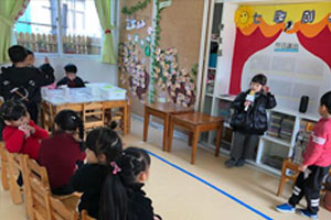 幼儿园表演区七彩剧场图片2张
