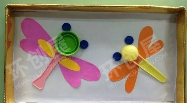 幼儿园益智区有趣的瓶盖画图片