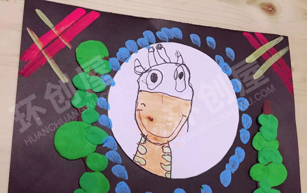 幼儿园户外长颈鹿画展环创图片