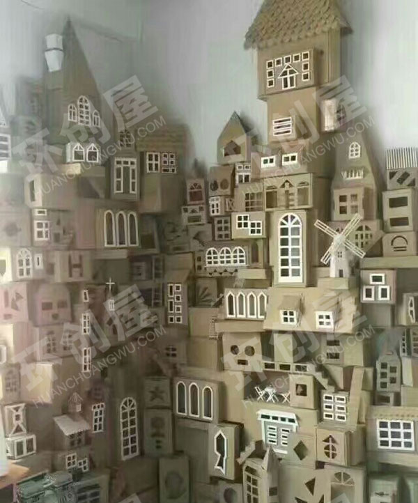 幼儿园建构区纸盒废物利用制作城堡图片