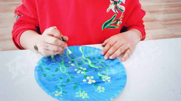幼儿园美工区最美油菜花棉签画图片