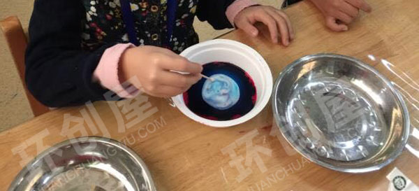 幼儿园科学区牛奶烟花图片