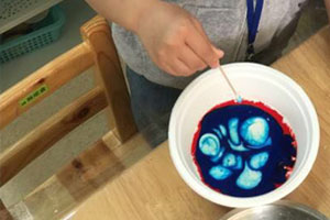 幼儿园科学区牛奶烟花图片6张
