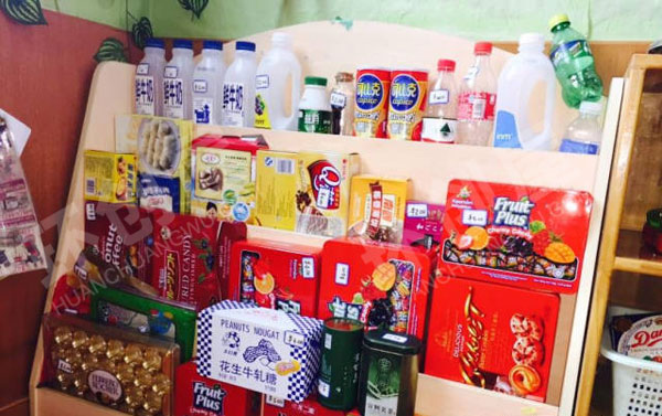 幼儿园角色区小超市货架物品摆放图片